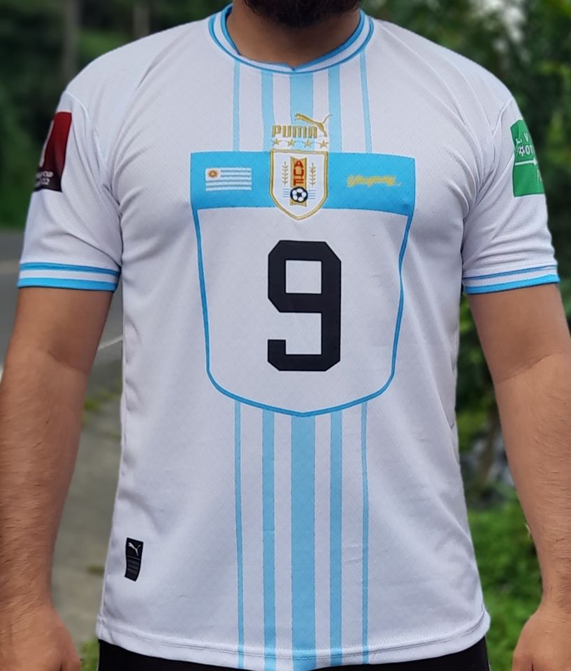 Primer equipamiento de Uruguay Qatar 2022