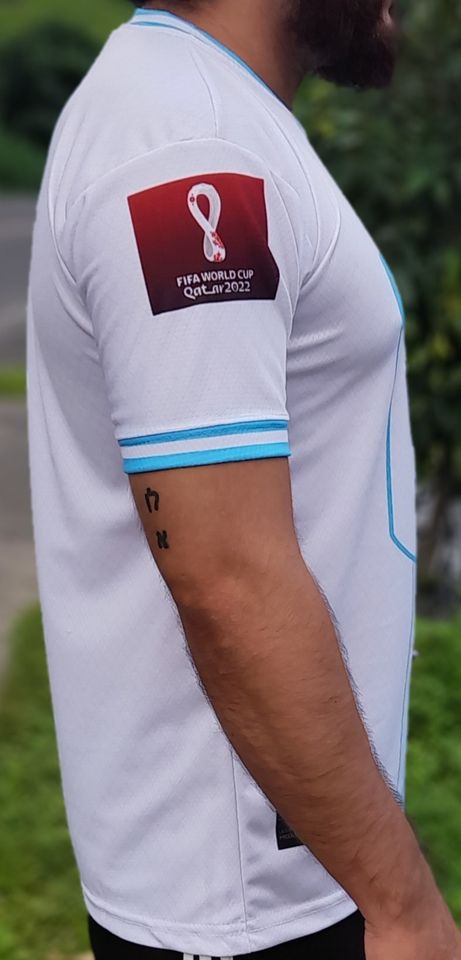 Primer equipamiento de Uruguay Qatar 2022