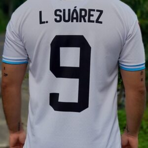 Primer equipamiento de Uruguay Qatar 2022