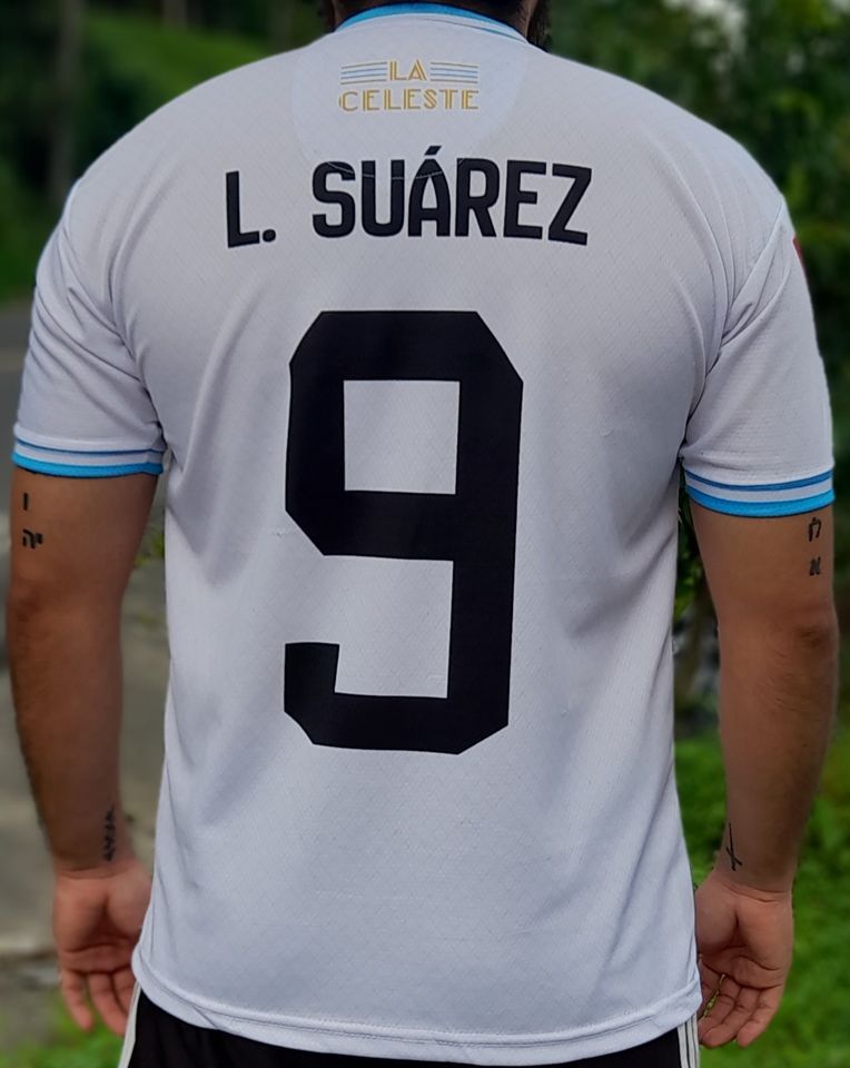 Primer equipamiento de Uruguay Qatar 2022