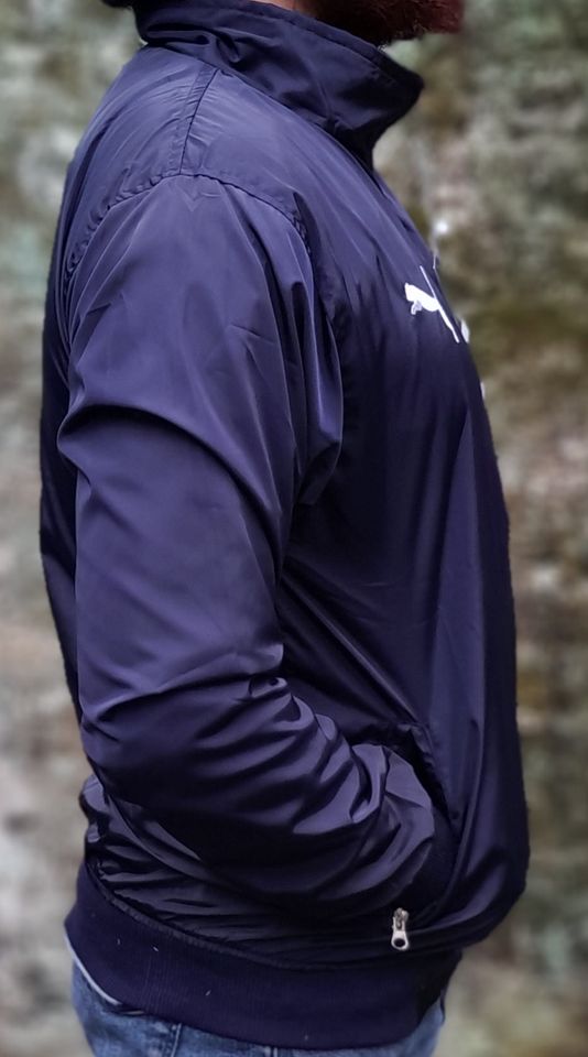 Chumpa de hombre azul oscuro impermeable