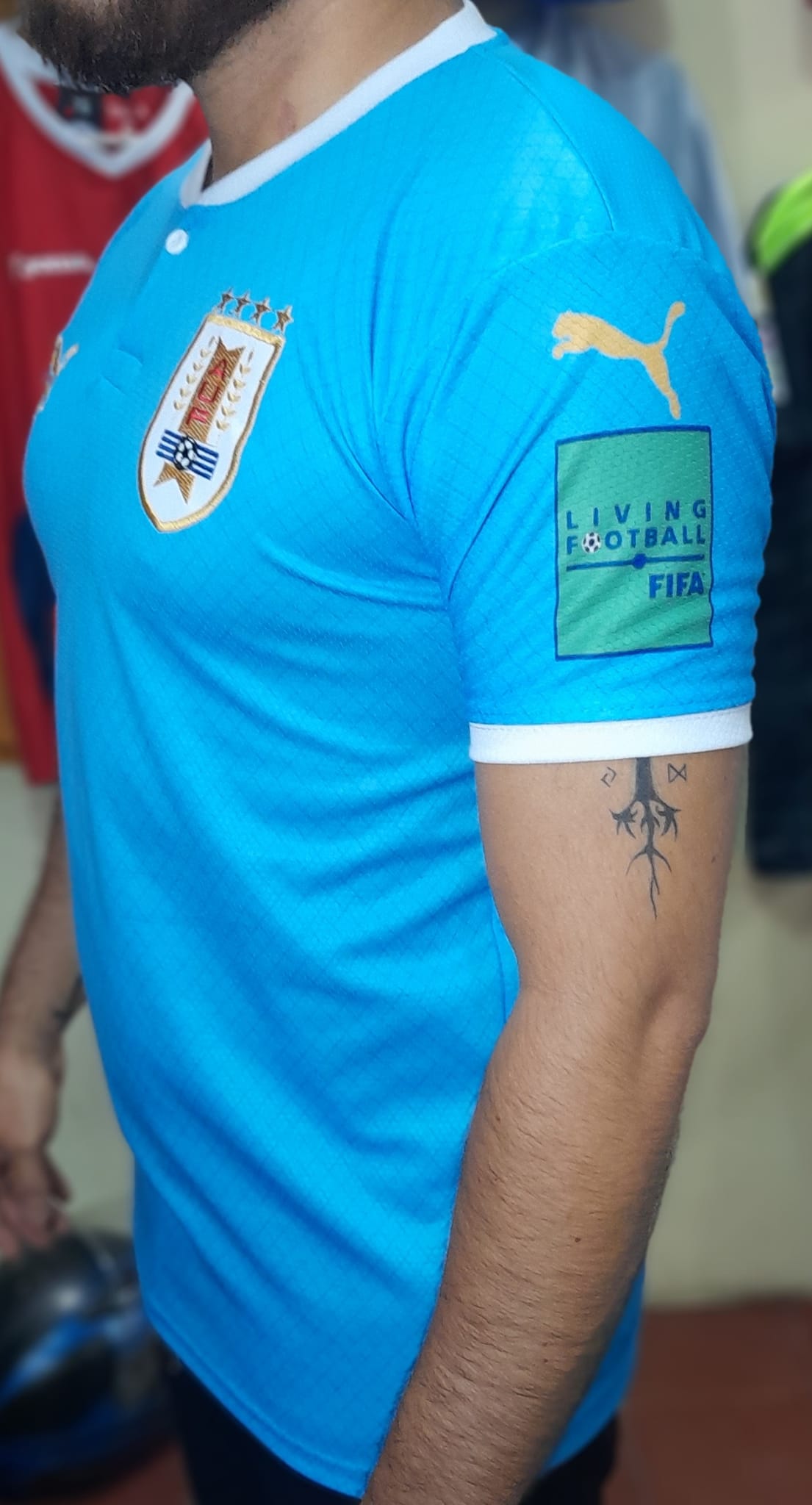 Primer equipamiento de Uruguay Qatar 2022