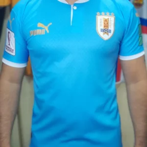 Primer equipamiento de Uruguay Qatar 2022
