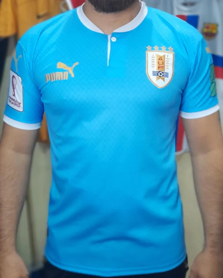 Primer equipamiento de Uruguay Qatar 2022
