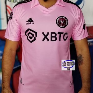 Primer equipamiento del Inter Miami 2022-2023 con dorsal Messi